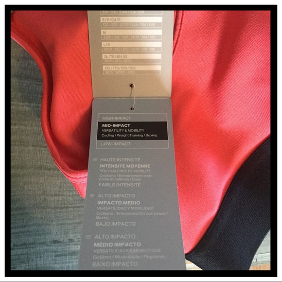 NWT Under Armour Medium Impact Sports Bra - Picture 3 of 4